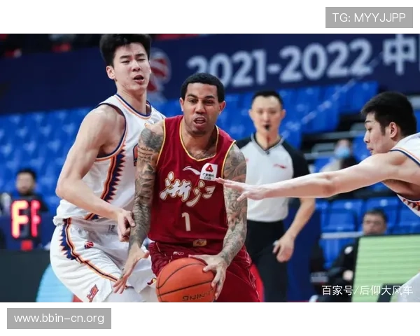 实力差距明显浙江队对阵河北队开局轰出12比2攻击波打停对手